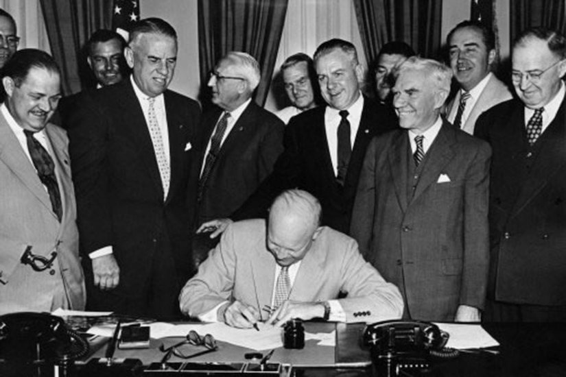 5 Facts About Veterans Day 4 Eisenhower signs document in Oval Office